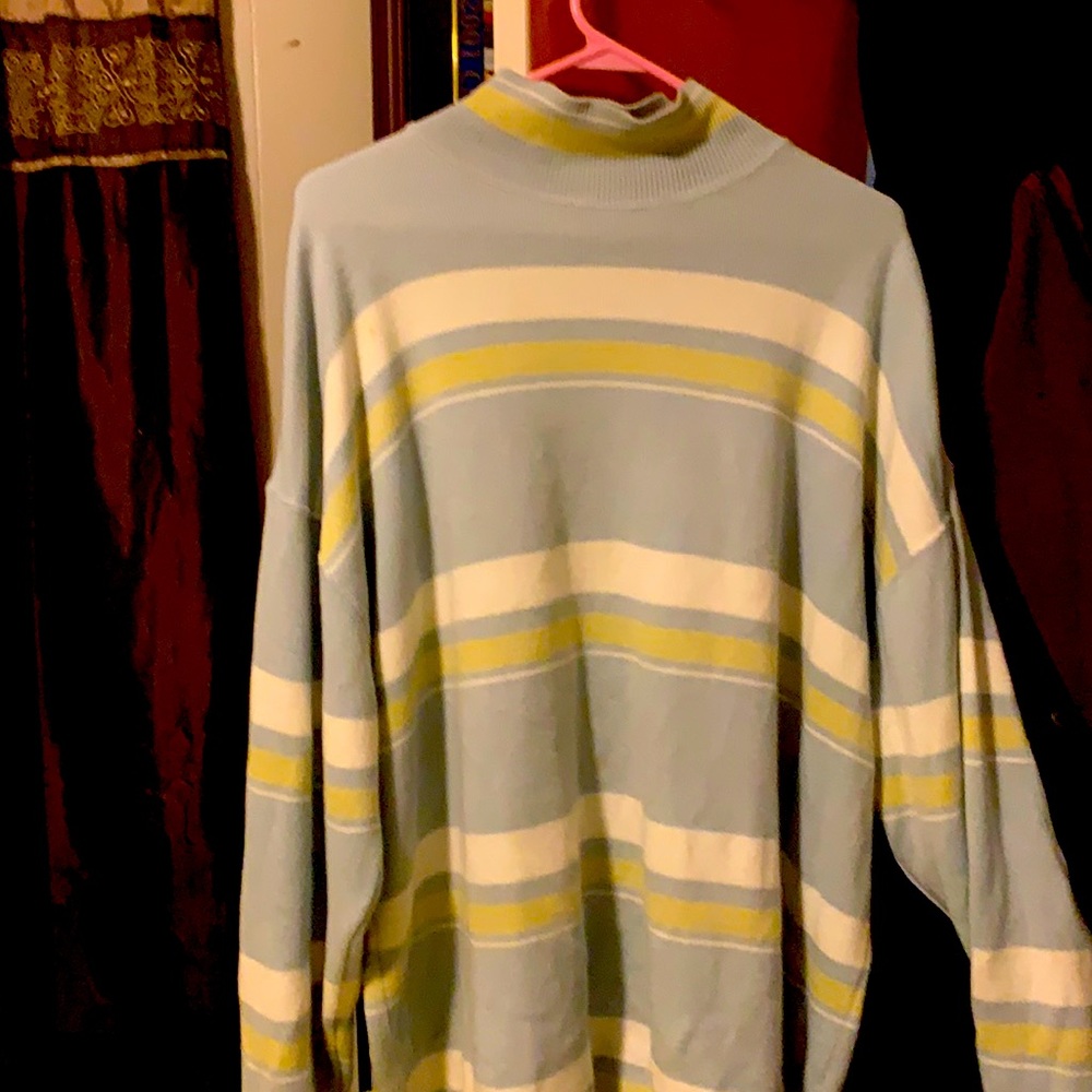 X-L turtle neck sweater, super comfy!